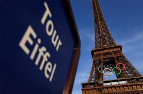 جدل بفرنسا حول إبقاء الحلقات الأولمبية على برج إيفل