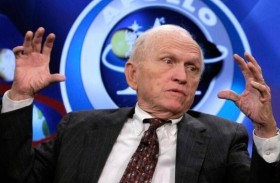 وفاة قائد مهمة أبولو 8 فرانك بورمان