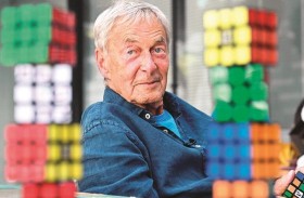 بعد 50 عاماً.. ماذا يقول مخترع مكعب روبيك؟