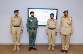 شرطة دبي تكرم عسكريا لسرعة استجابته مع بلاغ سرقة وضبطه الجاني