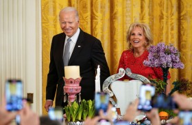 بايدن يختار اتباع مسار وسطي إلى العام 2024 