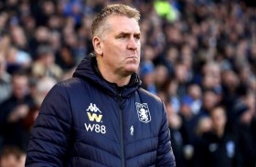 وفاة والد مدرب أستون فيلا  بسبب كورونا 