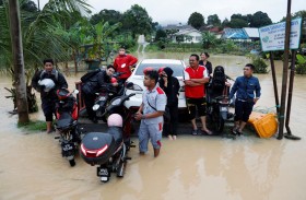 إجلاء الآلاف جرّاء فيضانات قبيل الانتخابات الماليزية