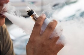 كيف تضر السجائر الإلكترونية بالأسنان؟