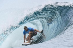 تياهوبو... قرية مسالمة عكّر راكبو الأمواج صفوها 