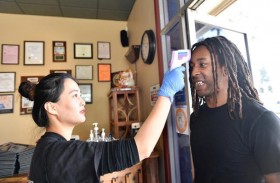 مطعم يفحص زبائنه من كورونا