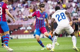 خليفة إنييستا يصدم منتقديه ويثير قلق برشلونة