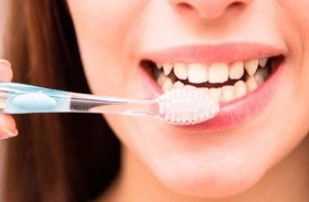 خطأ أثناء تنظيف الأسنان يزيد من اصفرارها