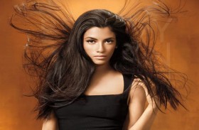 تخلصي من مشكلة تطاير الشعر بطرق طبيعية