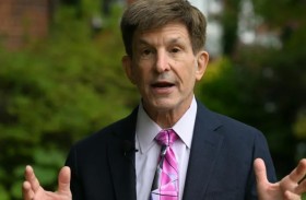 مؤرخ أميركي يتوقع فوز هاريس في الانتخابات الرئاسية 