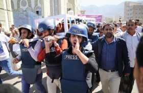 رئيس وزراء اليمن يقدم أدلة على تورط الحوثيين في هجوم مطار عدن