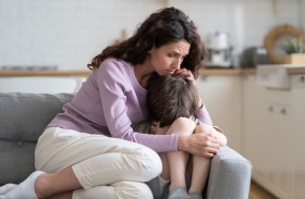 كيف تدعم طفلك نفسياً؟.. نصائح تساعده على تخطي التحديات