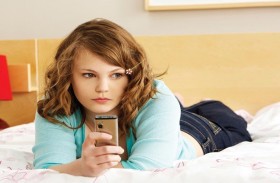 هل يجعل الهاتف الذكي أبناءنا أغبياء ومرضى؟