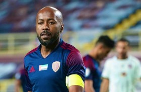 يتقدمهم إسماعيل مطر.. نجوم تجاوزوا الـ «35 » عاما و لا يزال بريقهم يسطع في ملاعبنا