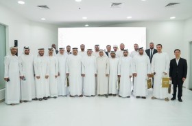 أراضي عجمان تكرم المتعاملين المتميزين