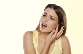 دراسة بريطانية تسلط الضوء على مشكلة شمع الأذن