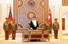 رئيس الدولة ونائبه ومحمد بن زايد يعزون السلطان هيثم بن طارق آل سعيد 