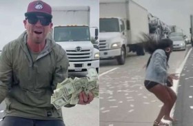 يرمي الأموال.. ويترك عائلته مفلسة 