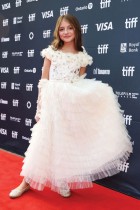 الممثلة الكندية صوفيا غالاسو لدى حضورها العرض الأول لفيلم «فرانكشتاين» خلال مهرجان تورنتو السينمائي الدولي -ا ف ب 