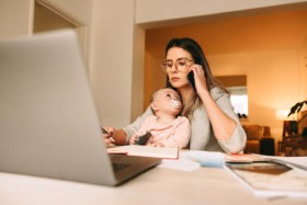 الموازنة «المثالية» بين العمل وتربية الأطفال
