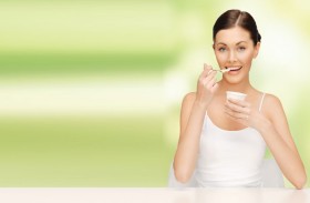 الزبادي يمكن أن يساعد في التخلص من رائحة الثوم الكريهة