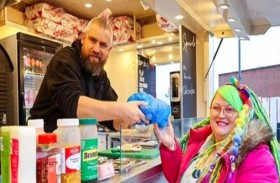 يتغلب على مرضه ويصبح نجماً