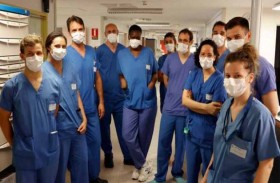 أطباء يطالبون بإلزامية وضع الكمامة 