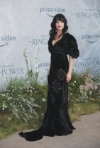 ماركيلا كافيناث خلال حضورها العرض العالمي الأول لفيلم «سيد الخواتم» في لندن. (رويترز)