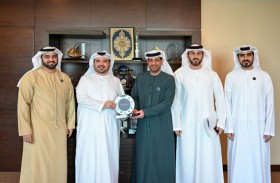 مركز تريندز والموارد البشرية والتوطين يؤكدان أهمية تعزيز قدرات الشباب البحثية