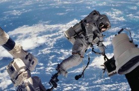 رائدا فضاء روسي وإيطالية يكملان 7 ساعات من السير في الفضاء