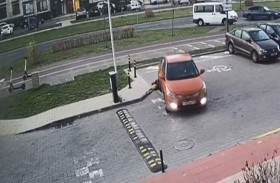 لحظات مروعة لأم تدهس نجلها 