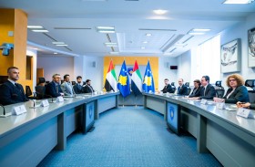 عبدالله بن زايد يلتقى رئيس وزراء كوسوفو ويبحثان العلاقات الثنائية بين البلدين