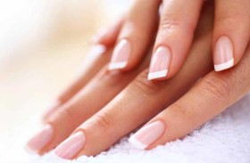 جلسة عناية بالأظافر تصيبها بالسرطان