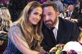 رومانسية جينيفير لوبيز تطغى على حفل الغرامي