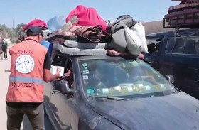 «الفارس الشهم 3» تستقبل النازحين من شرق خانيونس وتقدم لهم مساعدات إنسانية عاجلة