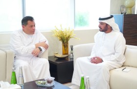 حمدان بن مبارك وداتوك بن حاج يبحثان تعزيز التعاون الكروي الإماراتي الماليزي