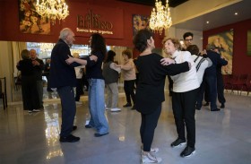 مرضى باركنسون يرقصون لإبقاء أعراضه تحت السيطرة 