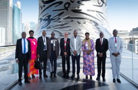 نائب رئيس جمهورية أوغندا تطلع على محتويات وأقسام متحف المستقبل