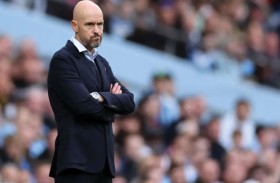 تن هاغ يلوم التحكيم ويرى إيجابيات في أداء يونايتد 