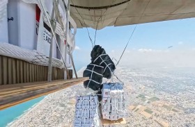 الإمارات تنفذ الإنزال الجوي الـ 77 للمساعدات في قطاع غزة 