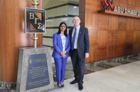 عميد كلية إدارة الأعمال بجامعة أبوظبي يحصل على جائزة «أفضل عميد كلية للعام» من جوائز «بيتا جاما سيجما» 