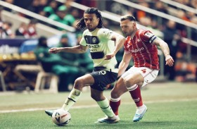 المفاجآت وقرعة ربع النهائي تشعل الصراع بين قطبي مانشستر على لقب الكأس