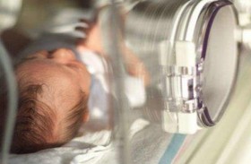 طفل يعود للحياة خلال الاستعداد لدفنه