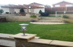 توفر 30 ألف دولار بإعادة تصميم ديكور حديقتها