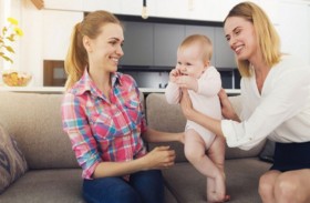 التحدّث إلى رضيعك يحسّن مستواه الدراسي!!