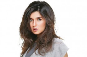 غادة عادل وخالد النبوي  معاً في قمر 14