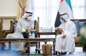 محمد بن زايد يعزي طحنون بن محمد بوفاة الشيخة عائشة بنت محمد آل نهيان