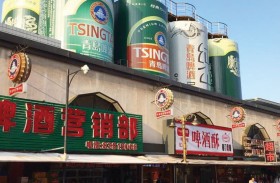 شركة للبيرة تفتح تحقيقا بشأن تبول أحد موظفيها في مصنعها