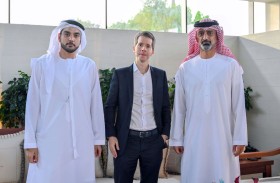 عمار بن حميد يستقبل رئيس مجموعة كريبتو دوت كوم ويبحث التعاون في مجال التقنيات الرقمية