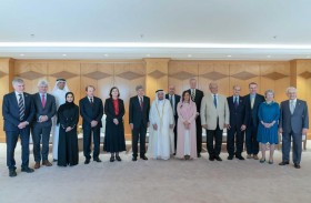 سلطان القاسمي يستقبل اللورد أليك بروورس بالجامعة الأميركية في الشارقة